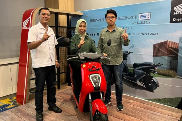 Sinsen Kenalkan Kecanggihan New Honda EM1 e: dan EM1 e: PLUS di Jambi