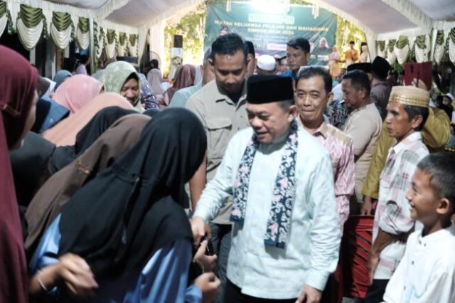 Gubernur Al Haris Disambut Hangat di Simbur Naik Saat Hadiri Harlah ke 50 IKPMS