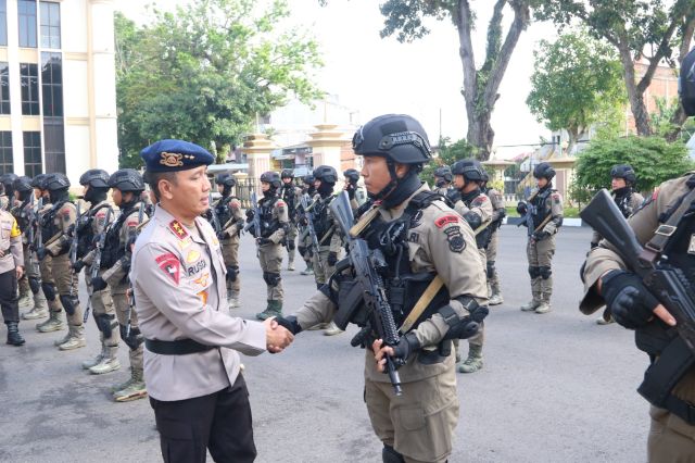 Berangkatkan 100 Personel Satbrimob Polda Jambi ke Operasi Amole Papua: Ini Pesan Kapolda Jambi