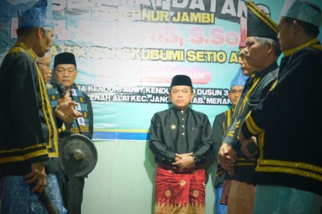 Dianugerahi Gelar Depati Payung: Gubernur Al Haris Hadiri Kenduri Adat Dusun Tigo Serampas di Renah Alai