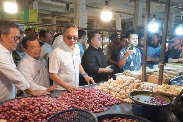 Gubernur Al Haris Dampingi Mendag Zulhas Tinjau Pasar Talang Banjar Kota Jambi