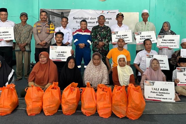 Peduli Lingkungan Wilayah Operasi: Pertamina EP Jambi Bagikan Sembako dan Bantu Perlengkapan Fasum di Acara Syukuran Tajak Sumur