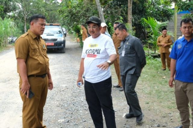 Program Prioritas: Bupati Anwar Sadat Pantau Perbaikan Jalan APBD 2024