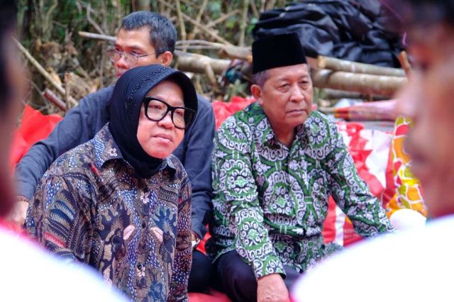 Wagub Abdullah Sani Dampingi Mensos RI Temui SAD dan Salurkan Bantuan