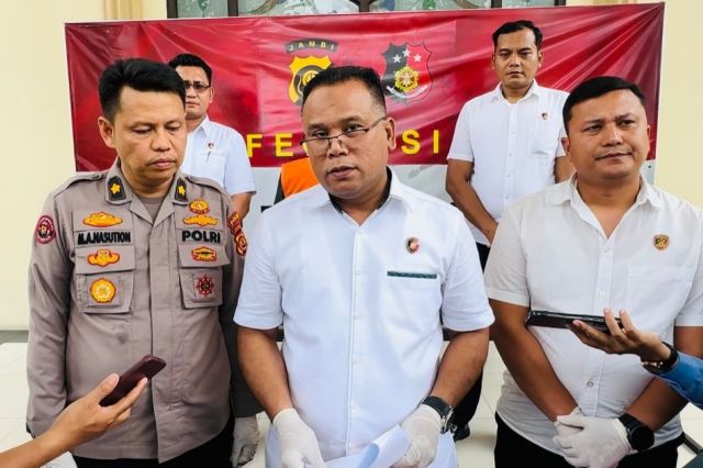 Ditreskrimsus Polda Jambi Tangkap Pelaku Penyebar Video Sang Pacar saat VCS di Mandailing Natal