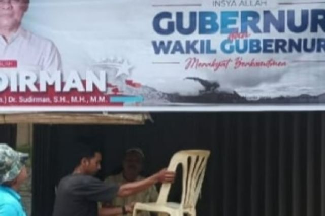 Oknum Lurah Pasang Baliho Paslon: Warga Desak Bawaslu Usut Tuntas