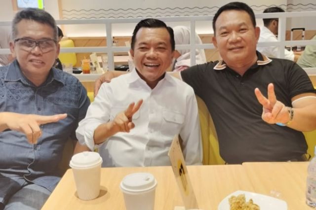 Resmi: Al Haris Serahkan SK Tim Pilgub Jambi Disaksikan Jenderal Dudung