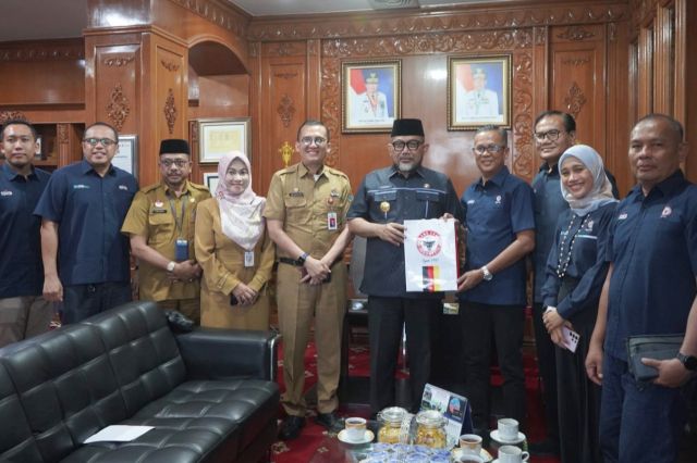 Silaturahmi dengan PT Semen Padang, Pjs Gubernur Sudirman: Terima Kasih Telah Membantu Masyarakat  