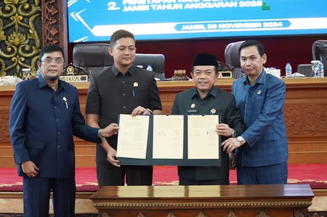DPRD Jambi Tetapkan APBD Jambi 2025 Sebesar Rp 4,575 Triliun