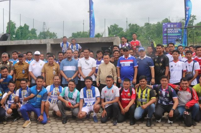 Gubernur Al Haris Buka Pertandingan Mini Soccer Piala Gubernur 2025