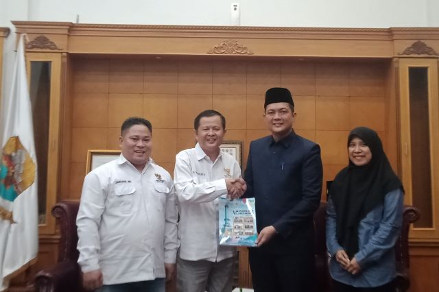 Komisi Informasi Jambi Serahkan Laporan Kinerja Tahun 2024 ke Ketua DPRD Jambi
