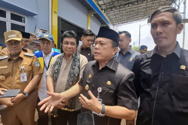 Gubernur Al Haris Dampingi Komisi V DPR RI Tinjau Pintu Air Sungai Asam dan Tol Jambi-Palembang