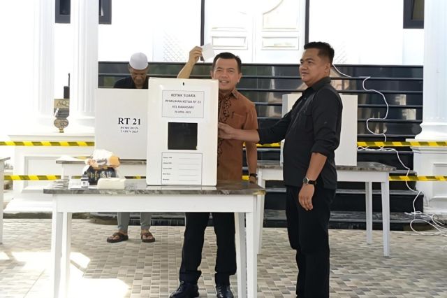 Sukseskan Pilkate Serentak Kota Jambi: Gubernur Al Haris Ikut Pemilihan dan Jadikan Rumahnya TPS