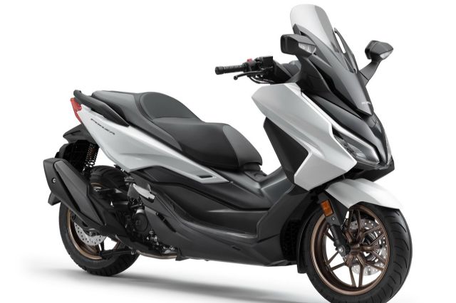Honda Forza Tampil Semakin Berkelas dengan Panel Meter TFT Baru dan Warna Eksklusif