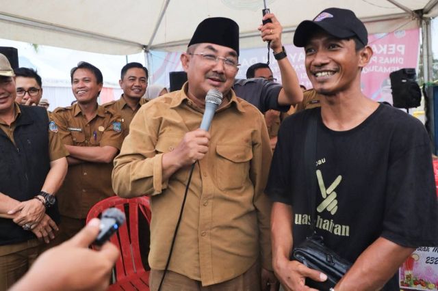 Bupati Anwar Sadat Saksikan Final Permainan Gasing: Ajak Warga Meriahkan HUT RI dan Hari Jadi Daerah
