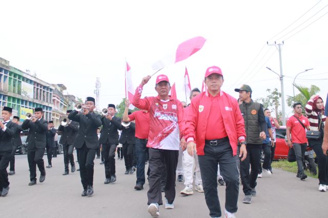 Sejarah Baru: Gubernur Al Haris Raih Rekor MURI Lewat Pengibaran Ribuan Merah Putih di JPO