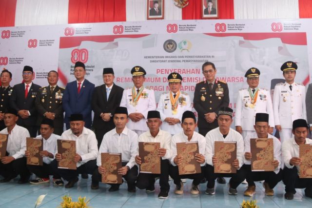Gubernur Al Haris Serahkan Remisi Umum dan Dasawarsa Bagi Narapidana di HUT RI ke-80
