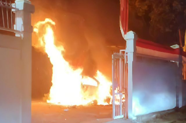 Demo Ricuh di Jambi: Mobil Pimpred Media Dibakar dan 8 Jurnalis Nyaris Jadi Korban