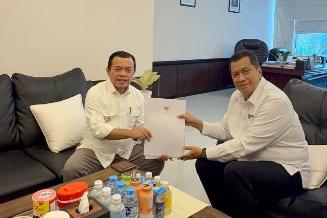 Gubernur Al Haris Antar Langsung Berkas Pengusulan PPPK Paruh Waktu ke Kementerian PANRB