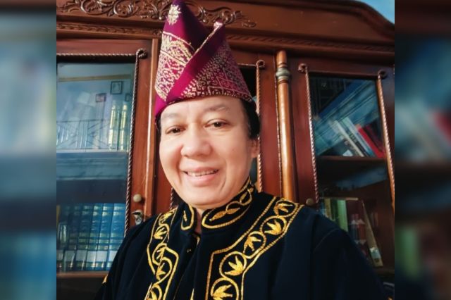 Pelaminan Pengantin dan Baju Adat Melayu Jambi