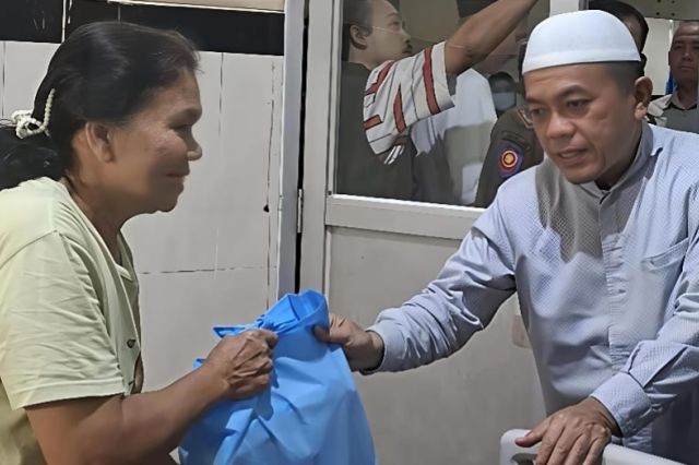 Gubernur Al Haris Kunjungi dan Beri Semangat untuk Pasien RSUD Raden Mattaher di Malam Takbiran