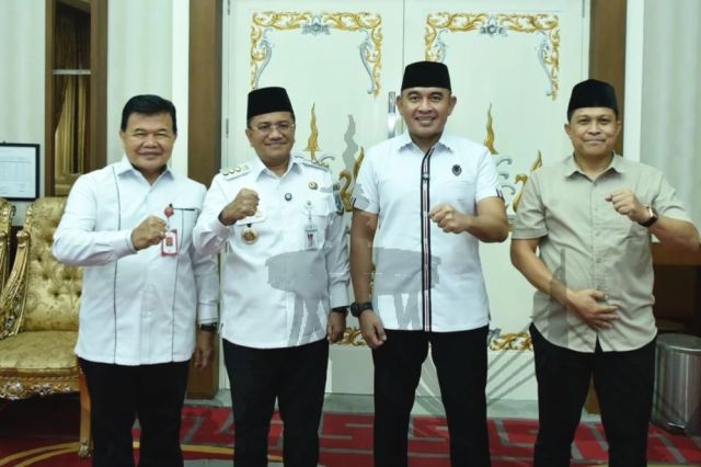Perkuat Sinergi: Wali Kota Maulana Sambut Kunjungan Kerja Bupati Tanah Laut