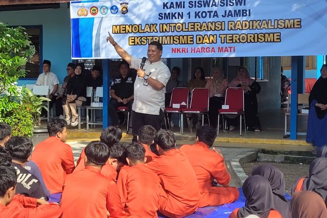 Disdik Jambi dan Densus 88 Sosialisasi Anti Radikalisme di SMKN 1 Kota Jambi
