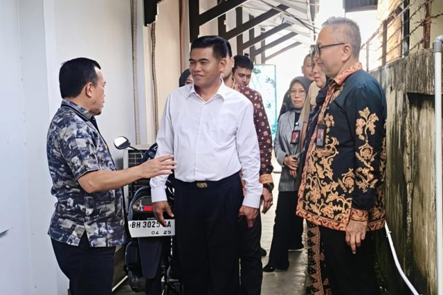 Pantau Layanan dan Kondisi Bagunan Bank: Gubernur Al Haris Didampingi Khairul Suhairi Kunjungi Bank Jambi Cabang Bungo