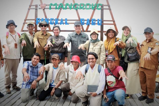 Wabup Katamso Sambut Tim Verifikasi Kementerian Kehutanan di Mangrove Pangkal Babu
