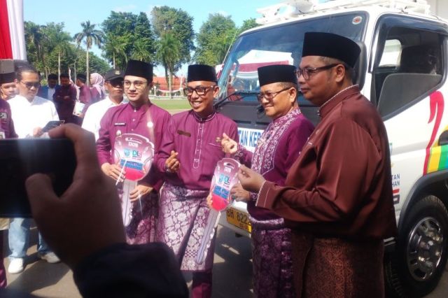 Wali Kota Maulana Luncurkan Dua Unit Truk Pengangkut Sampah: Komitmen Kota Jambi Bersih