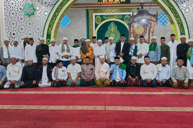 Subuh di Masjid Babul Fattah Alam Barajo: Warga Apresiasi Program Safari Subuh Gubernur Al Haris