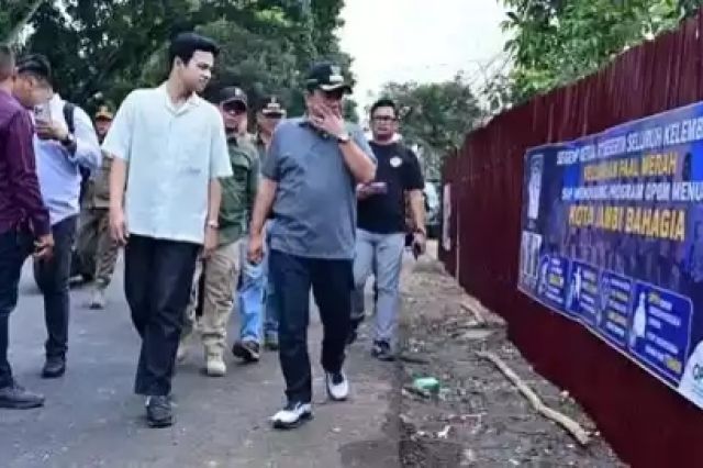 Pemkot Jambi Luncurkan 8 Armada OPBM dan Tutup TPS Kebun Sayur