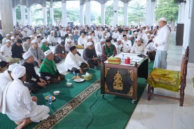 Gubernur Al Haris Safari Subuh di Ponpes Daaru Attauhid Kumpeh: Soroti Kehadiran Pejabat