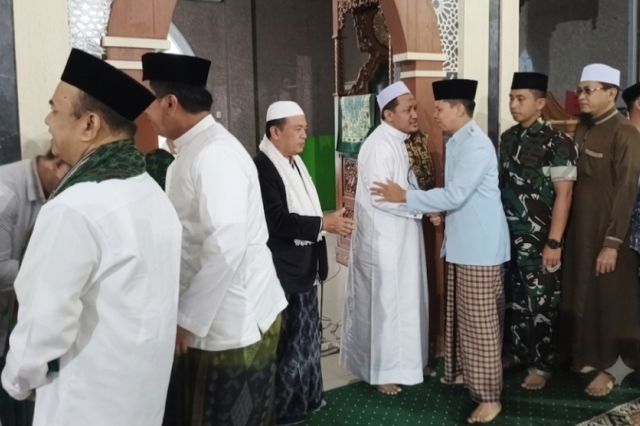 Gubernur Al Haris Pimpin Safari Subuh dan Istigasah di Ponpes Darul Arifin Muaro Jambi