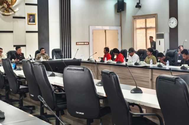 Dialog Hangat Warnai Aksi GMNI di DPRD Jambi: Pimpinan Dewan Janji Tindaklanjuti Tuntutan