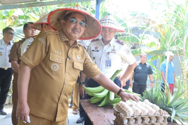 Bupati Anwar Sadat Serahkan Rumah Layak Huni Sekaligus Tinjau Panen Raya Warga Binaan