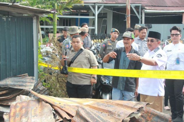 Bupati Anwar Sadat Tinjau Korban Kebakaran di Sungai Nibung: Salurkan Bantuan Logistik