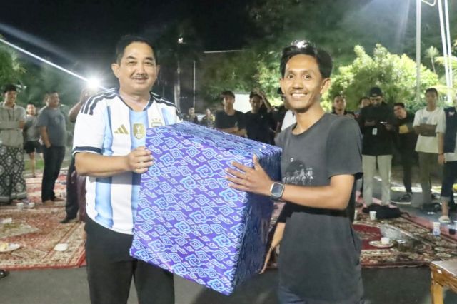 Argentina Taklukan Inggris 2-1: Warga Kuala Tungkal Rayakan Kemenangan Bersama Bupati Anwar Sadat
