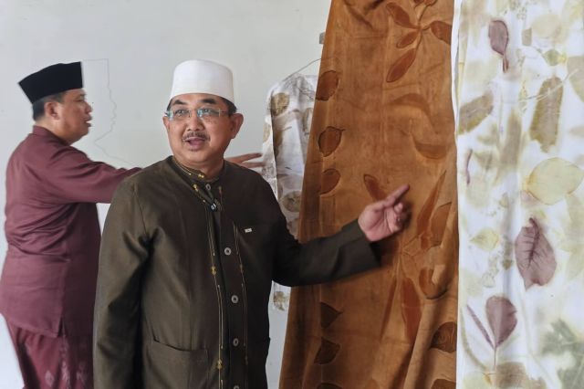 Bupati Anwar Sadat Siap Fasilitasi UMKM Ecoprint Kuala Dasal Naik Kelas