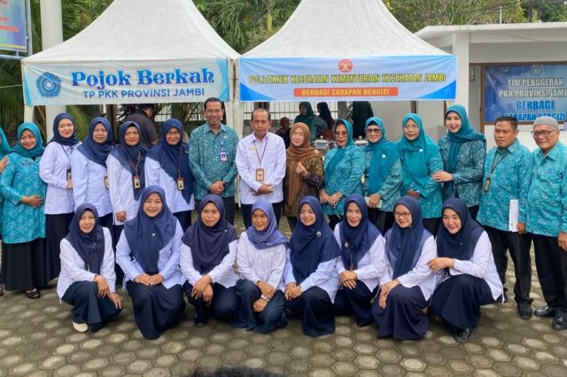 Aksi Nyata Tekan Angka Gizi Buruk: PKK Jambi dan Poltekkes Bagikan Sarapan Gratis