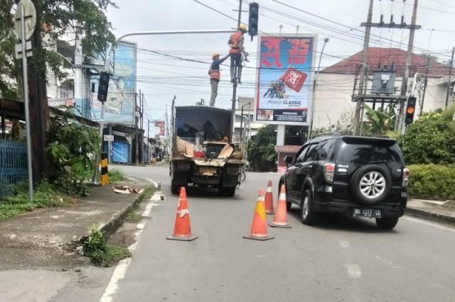 Gandeng BPTD Jambi: Dishub Tanjab Barat Hidupkan Kembali Lampu Lalu Lintas yang Mati Total