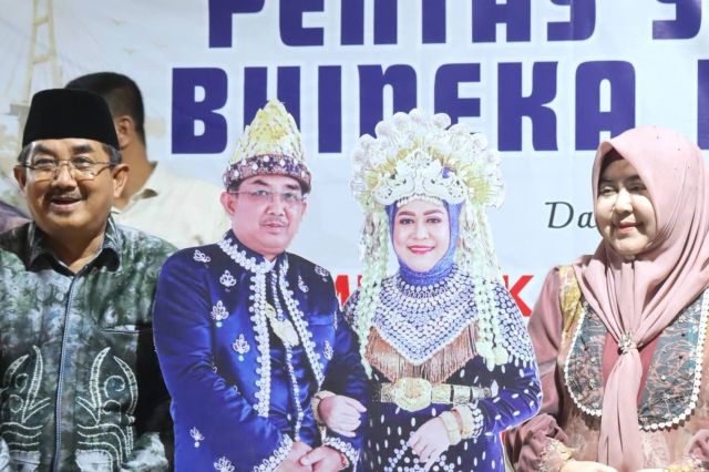 Pentas Seni Sunda dan Banjar Guncang Alun-Alun Kuala Tungkal: Warga Tumpah Ruah Nikmati Kuliner Gratis
