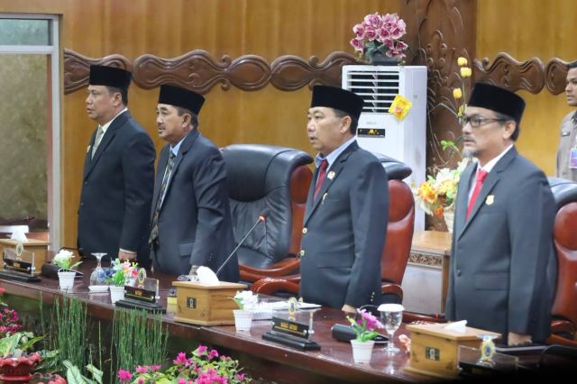 Bupati Anwar Sadat dan Wabup Katamso Hadiri Pidato Kenegaraan HUT ke-81 RI di DPRD Tanjab Barat