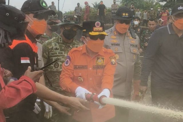 Gubernur Al Haris Padamkan Kebakaran Lahan di Sarolangun: Minta Pendinginan Total