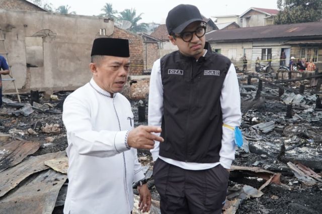 Gubernur Al Haris Tinjau Kebakaran Cempaka Putih Jambi: 15 Rumah Hangus dan Pastikan Bantuan BTT Meluncur