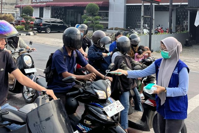 Kabut Asap Ancam Kesehatan: PAN Jambi Bagikan Ribuan Masker ke Warga