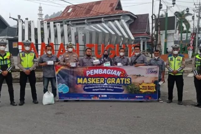 Kabut Asap Semakin Pekat: SMSI Kerinci dan Sungai Penuh Bagikan 10 Ribu Masker ke Pengendara