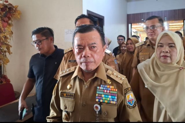 Kabut Asap Selimuti Jambi: Gubernur Al Haris Ungkap Kendala Utama Pemadaman Karhutla