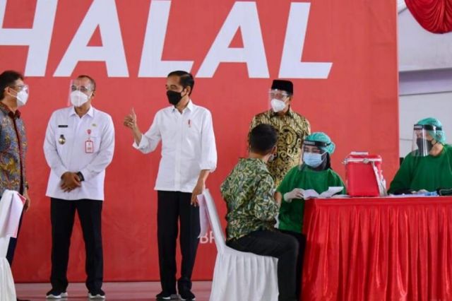 Presiden Jokowi Targetkan Satu Juta Vaksinasi Per Hari pada Juli Mendatang