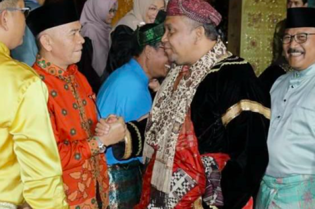 Bupati Adirozal Hadiri Batagak Gala Datuak Rajo Basa Wamenaker Afriansyah Noor